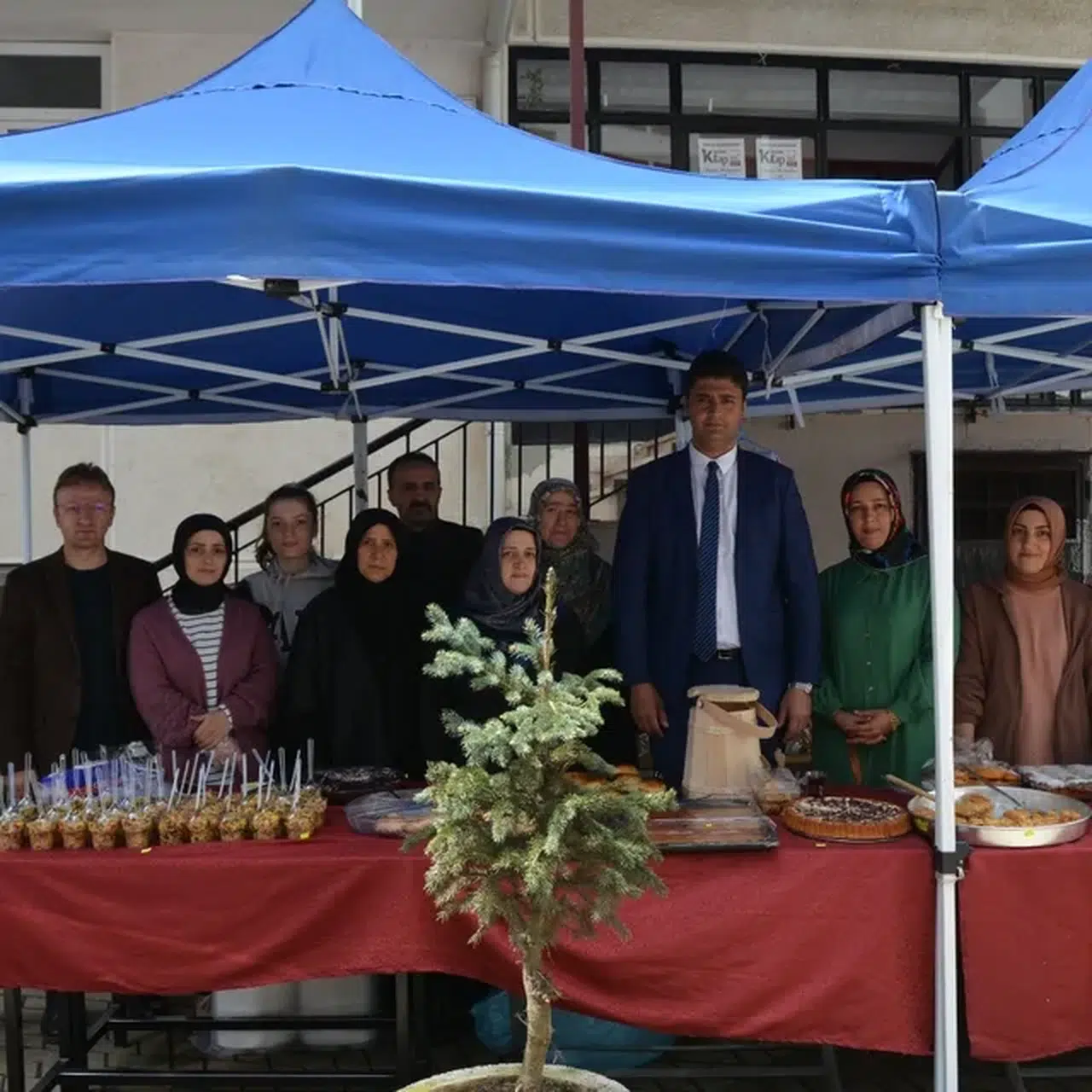 Çaykara'da yıl sonu sergisi açıldı