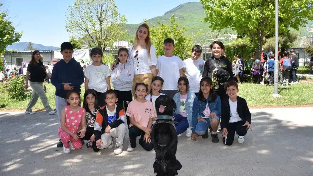 Artvin'deki şenlikte yazarlarla bir araya gelen çocuklar, kendi hikayelerini de tanıttı