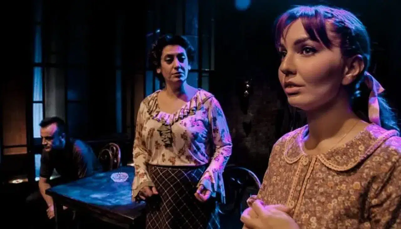 "Sırça Kümes" adlı tiyatro oyunu Rize'ye geliyor