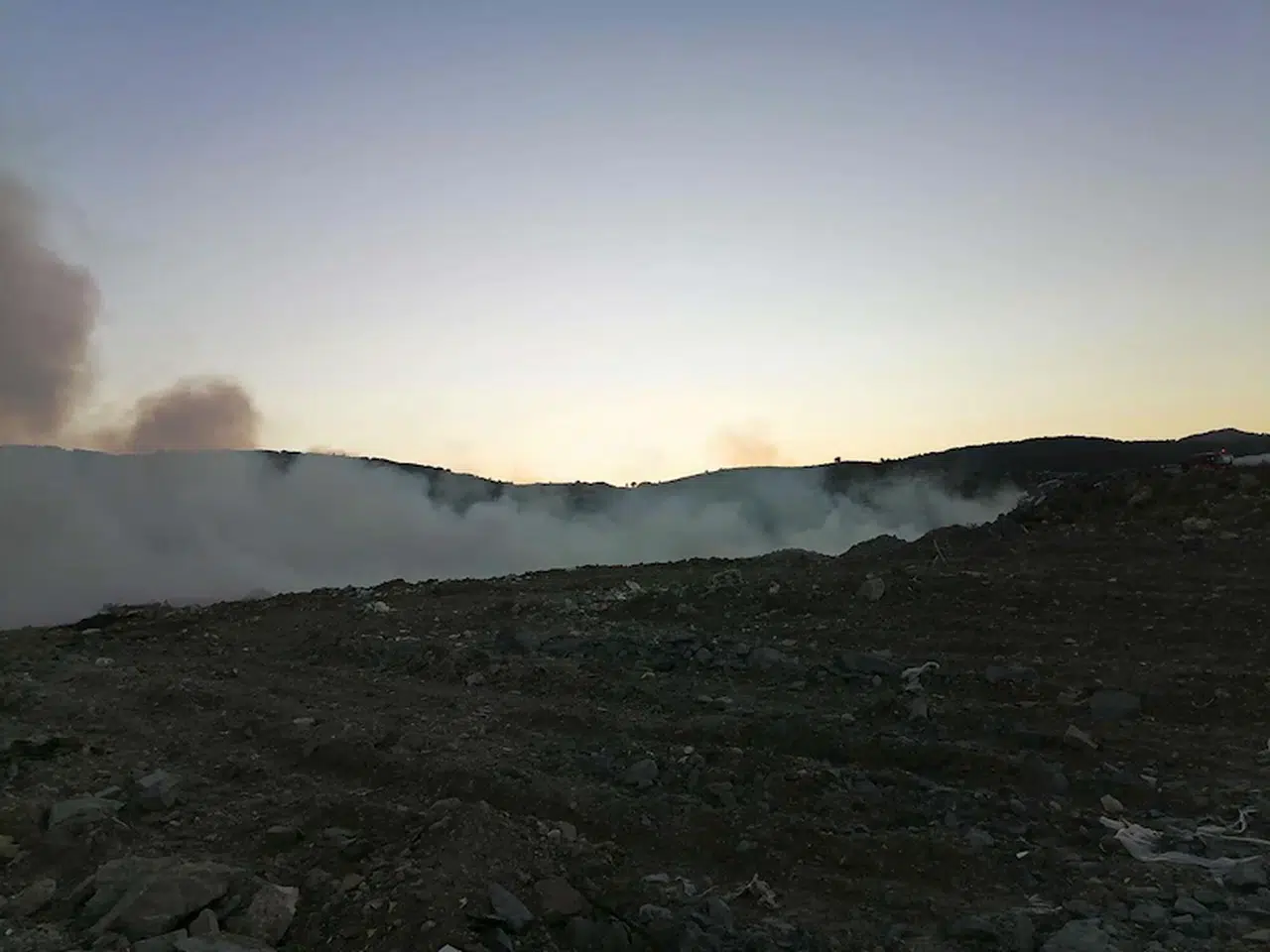 Foça'da eski çöp döküm alanında çıkan yangın makiye sıçradı (2)