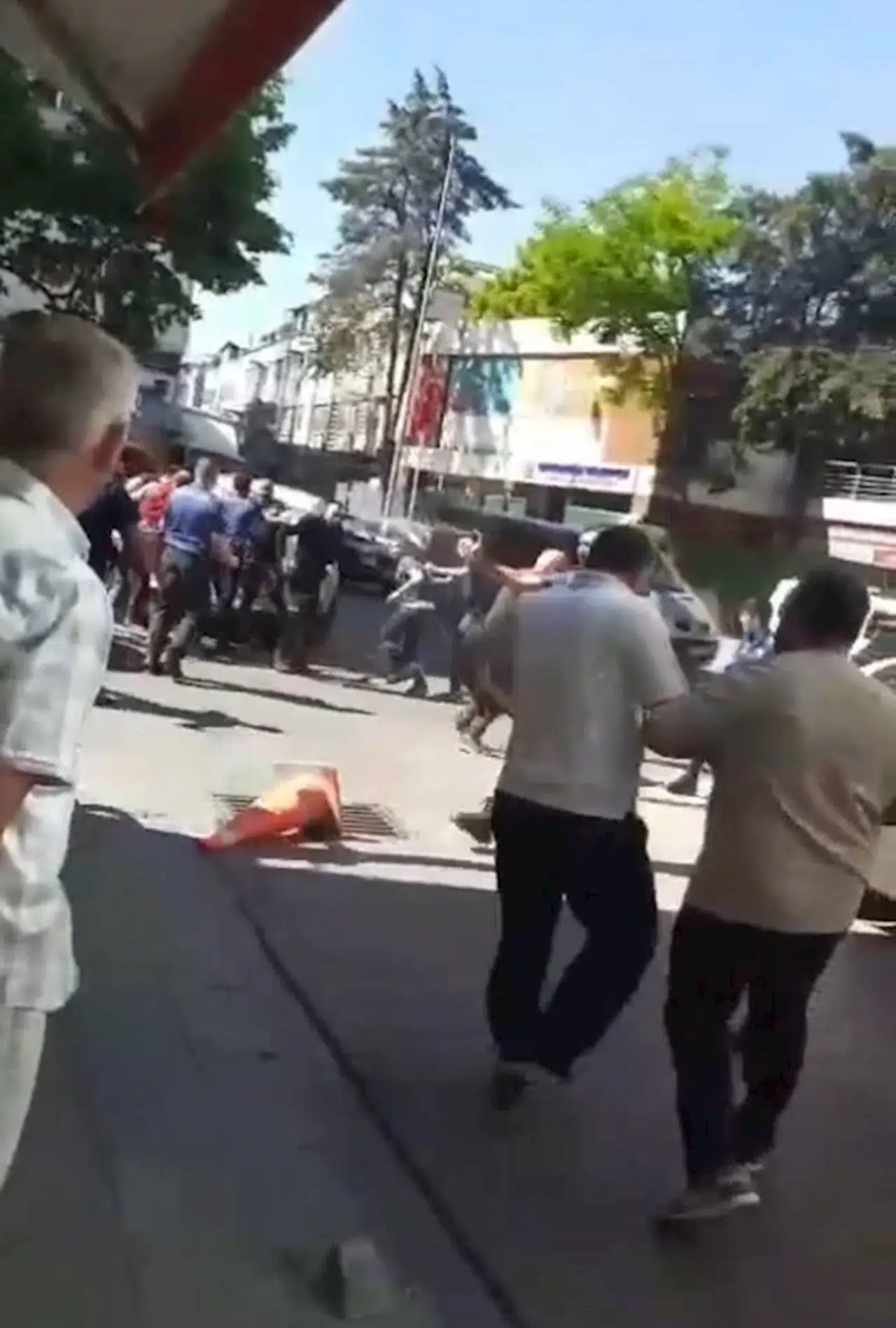 İstanbul - Bayrampaşa'da 'yol verme' kavgasına biber gazlı müdahale 