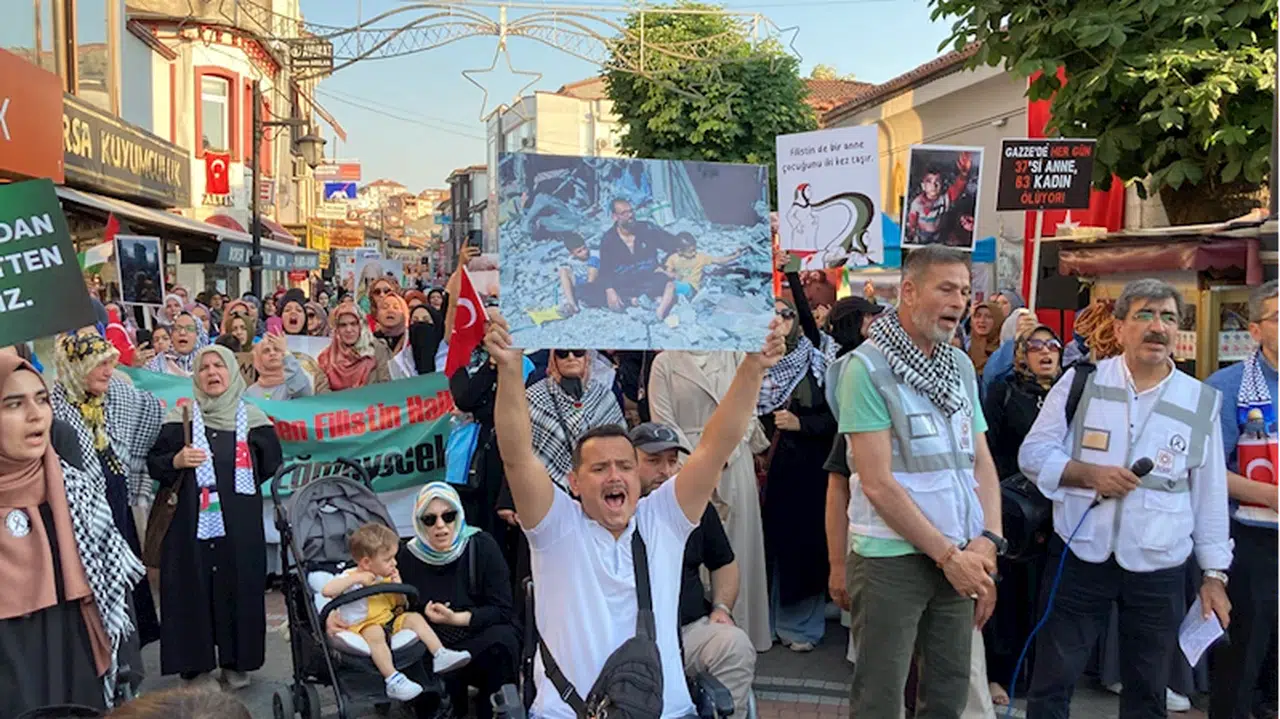 Bartın'da sivil toplum kuruluşu üyeleri Filistin'e destek için yürüdü