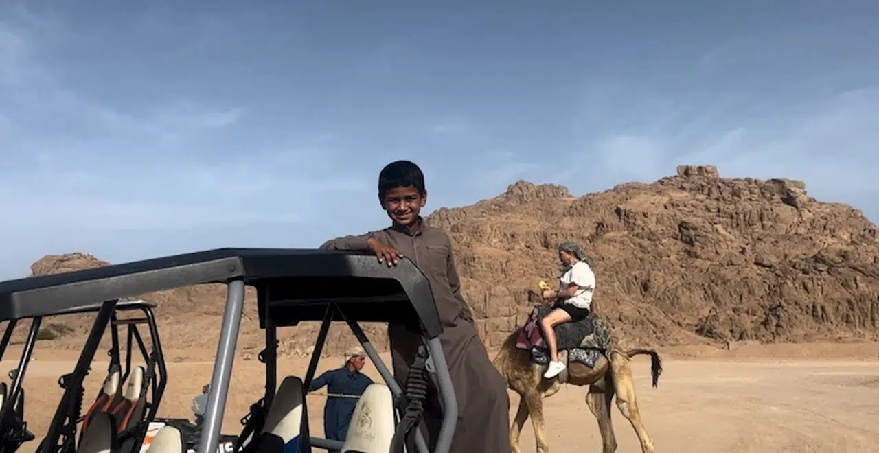 Mısır’da kum tepelerinin arasında Çöl safarisi