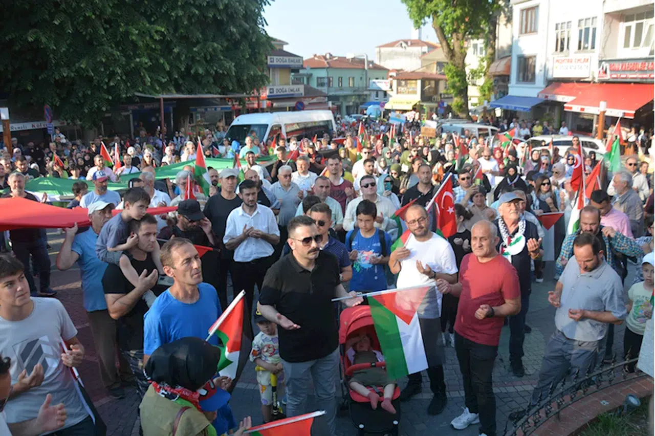 Akçakoca'da Filistin'e destek yürüyüşü düzenlendi