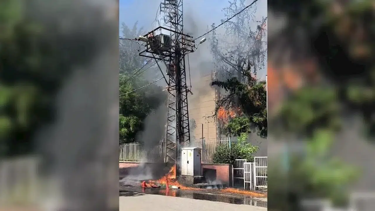Şanlıurfa'da trafo alev alev yandı; o anlar kamerada