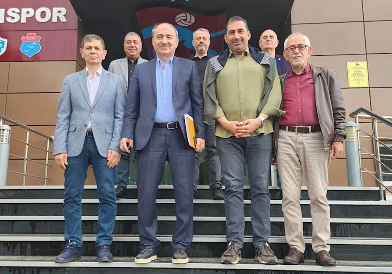 Trabzonspor'un eski başkanı Özak, kulübü ziyaret etti: