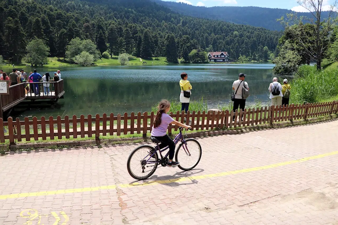 Doğa harikası Gölcük’te hafta sonu yoğunluğu
