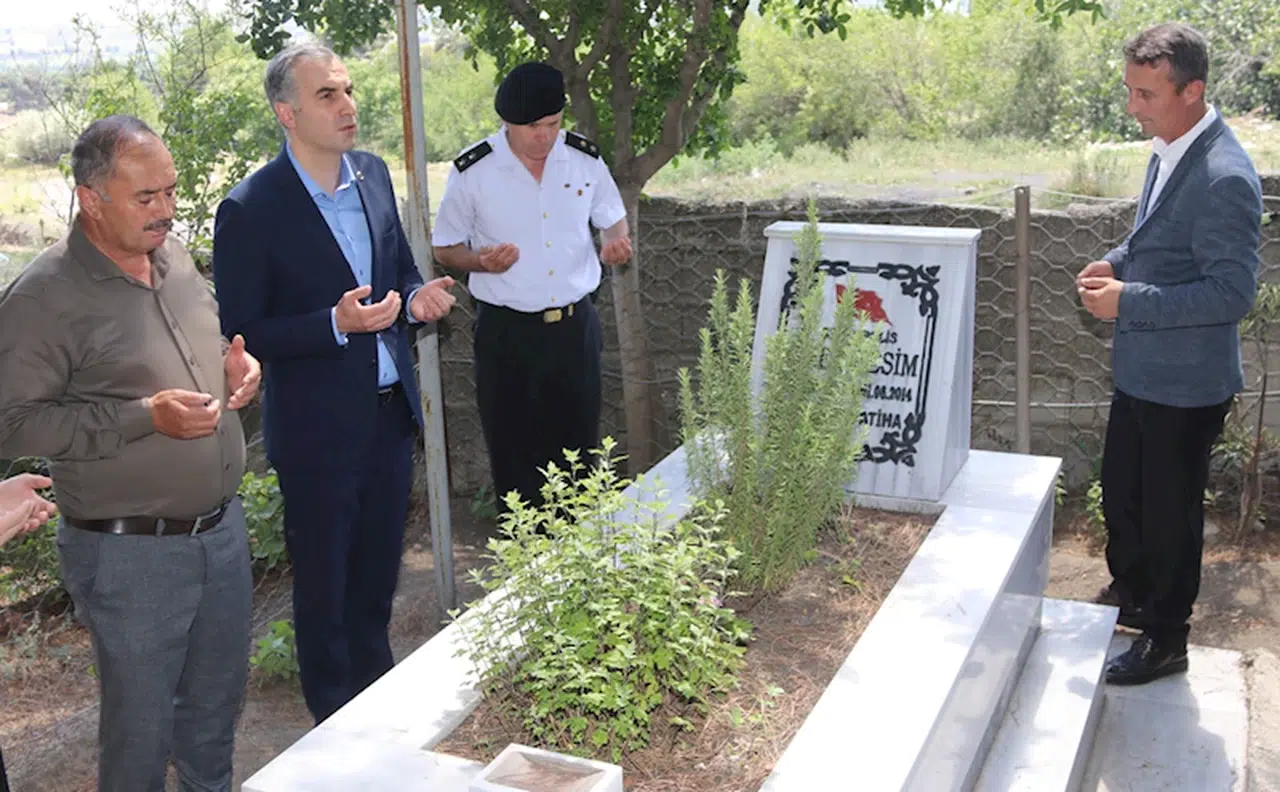 Şehit polis Ömer Kesim mezarı başında anıldı