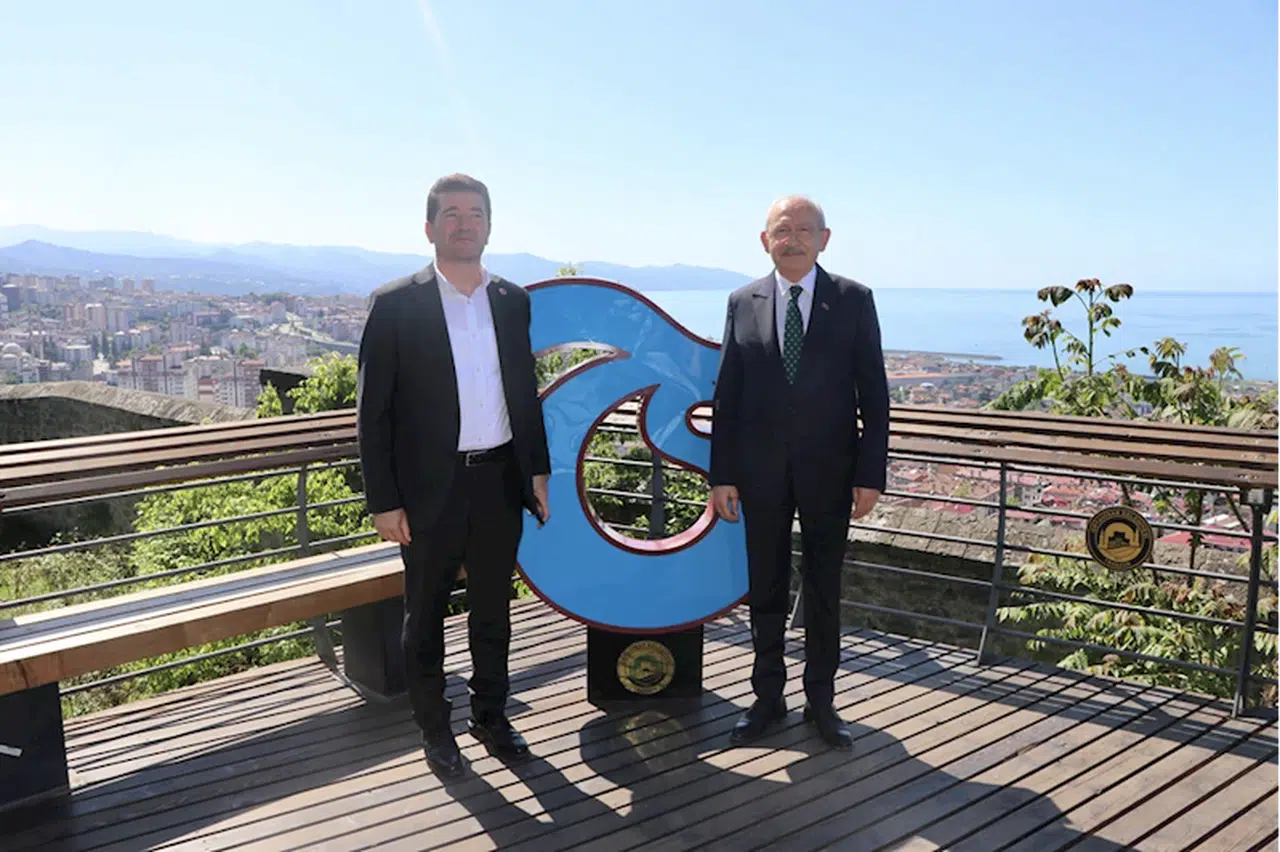 Eski CHP Genel Başkanı Kılıçdaroğlu, Trabzon'da cenaze törenine katıldı