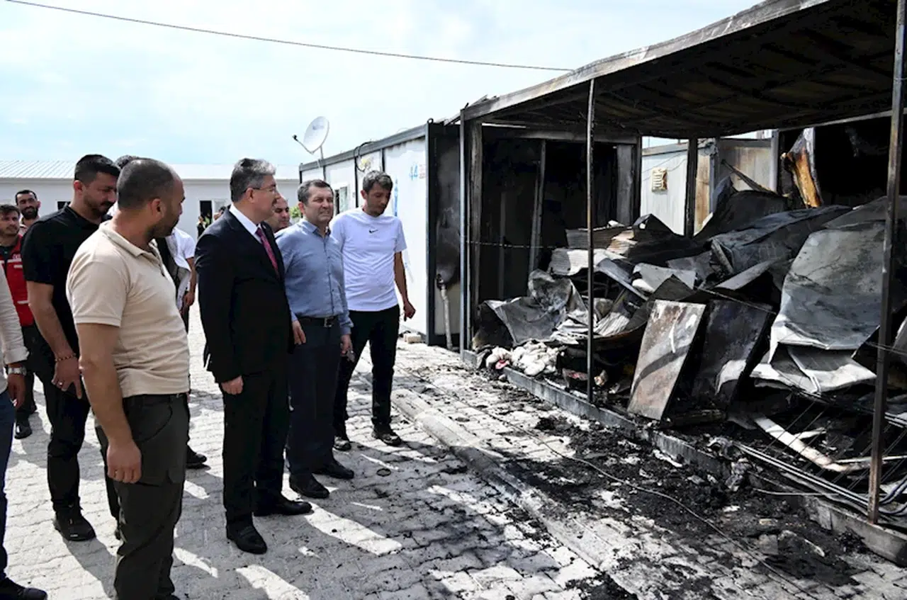 Vali Yılmaz: Yanan konteynerlerin yerine en kısa zamanda yenilerini kuracağız 