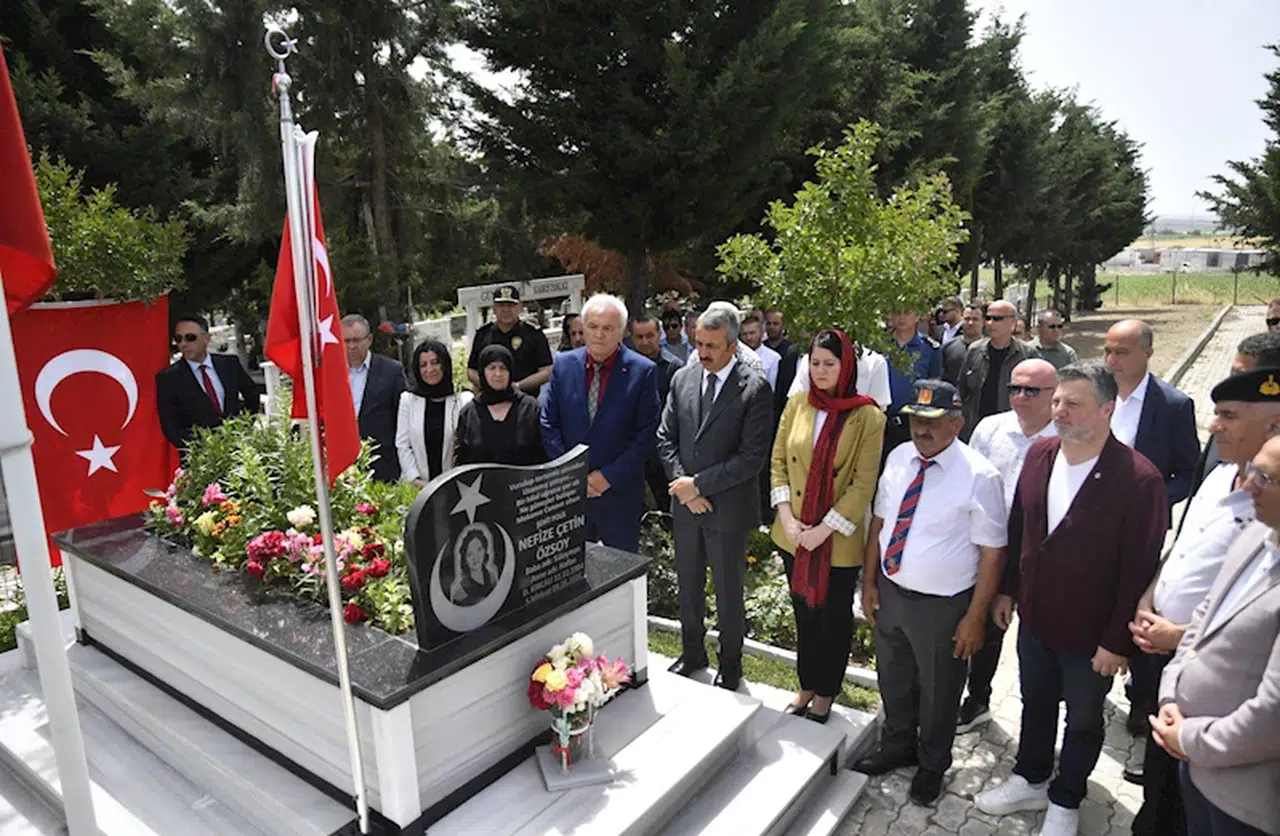  Şehit polis memuru Nefize Çetin Özsoy, mezarı başında anıldı