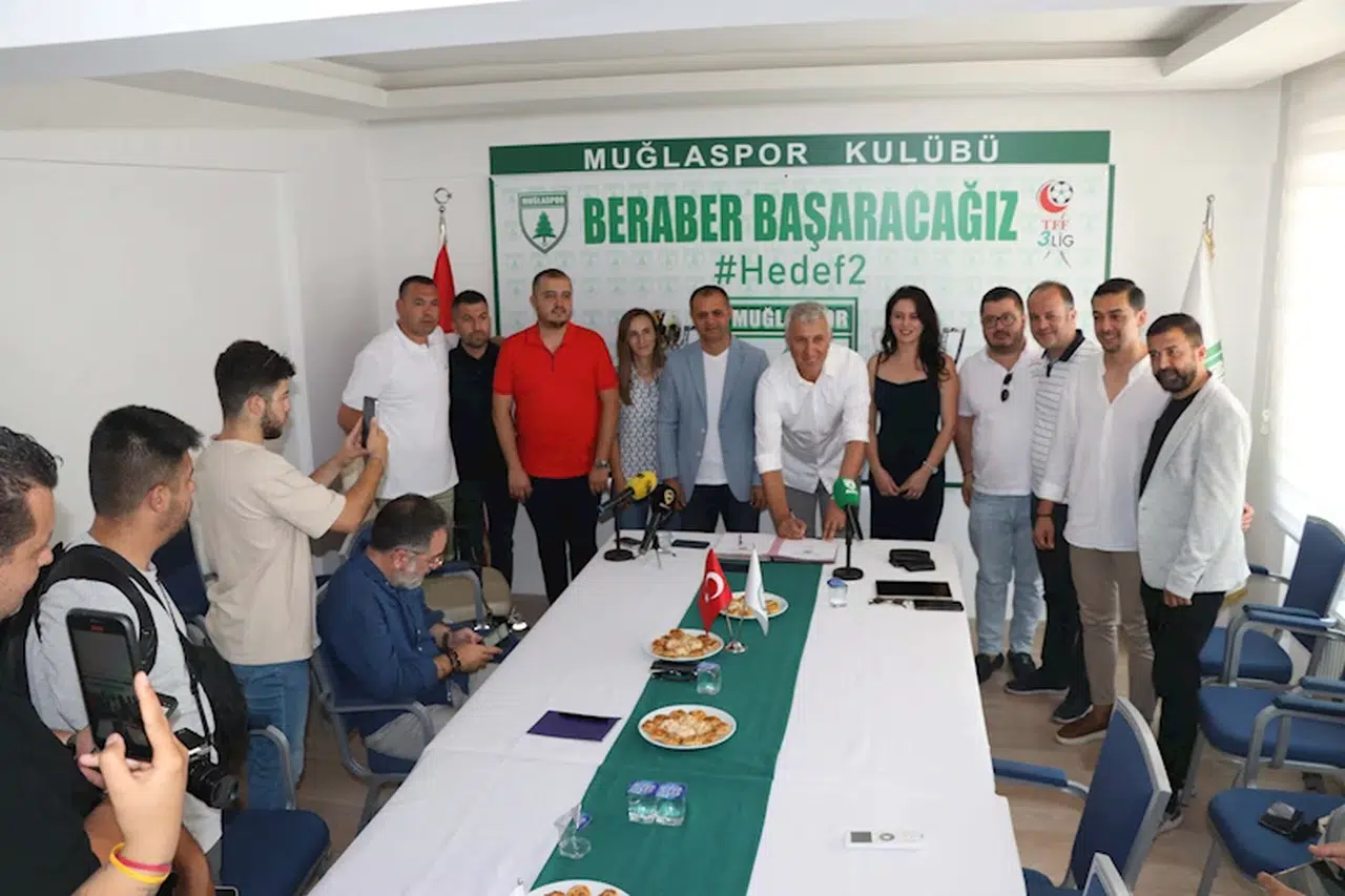 Muğlaspor'da Durmuş imzaladı