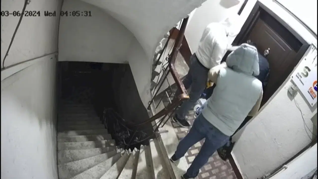 İstanbul - Fatih'te iş yerinden hırsızlık yapan 3 şüpheli yakalandı 