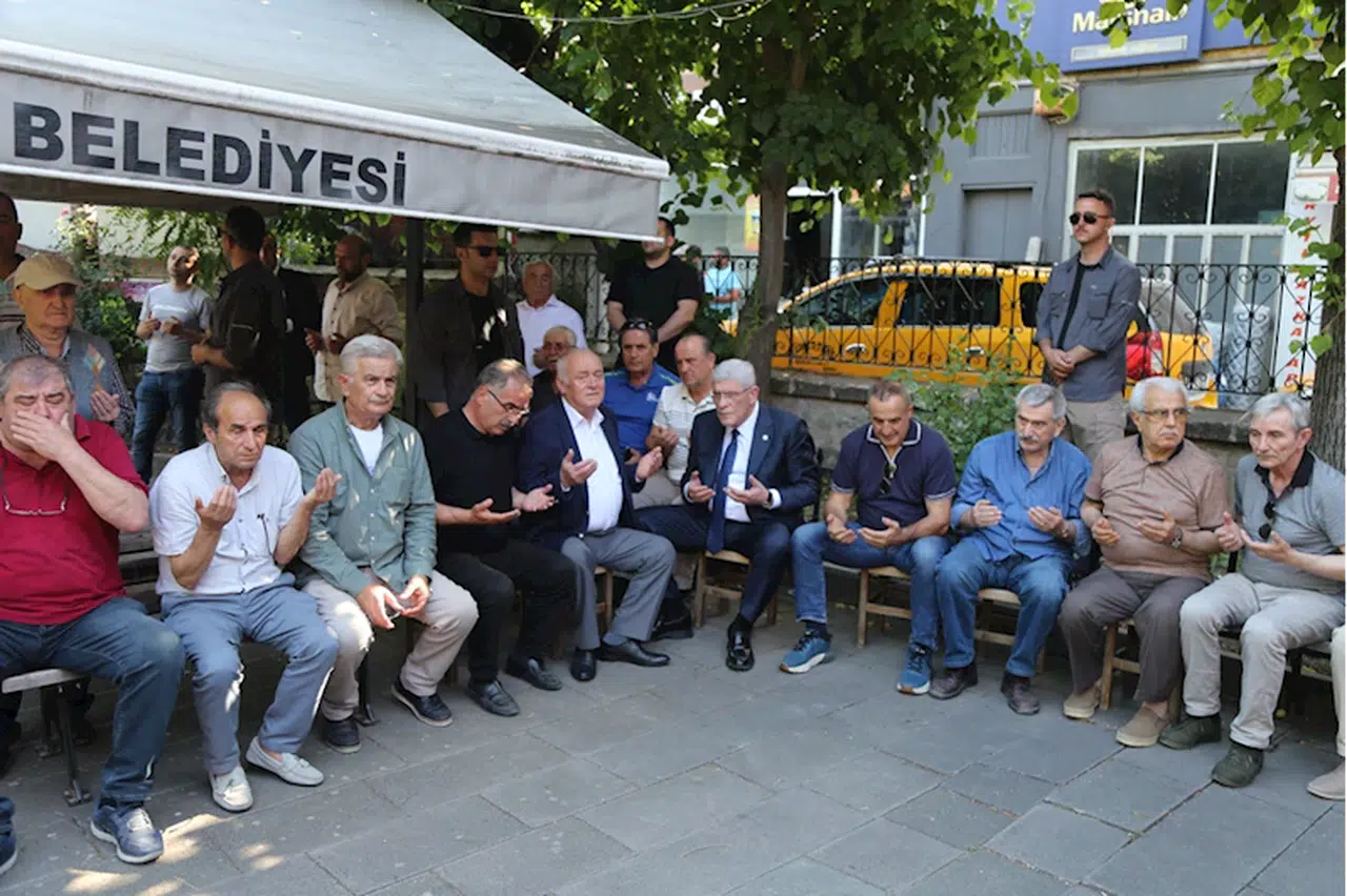 İYİ Parti Genel Başkanı Dervişoğlu, İnebolu'da vefat eden arkadaşının cenazesine katıldı