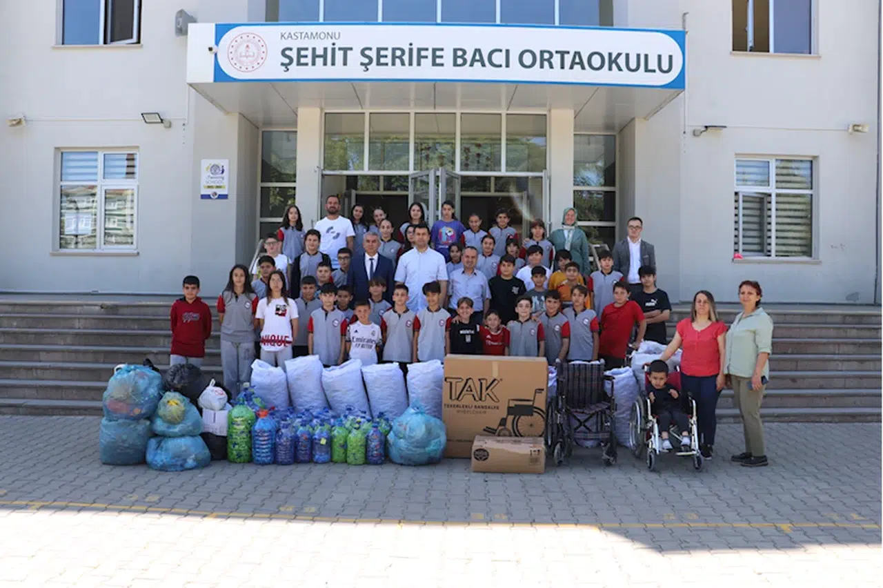 Kastamonu'da ortaokul öğrencileri topladıkları mavi kapaklarla engellilere umut oluyor