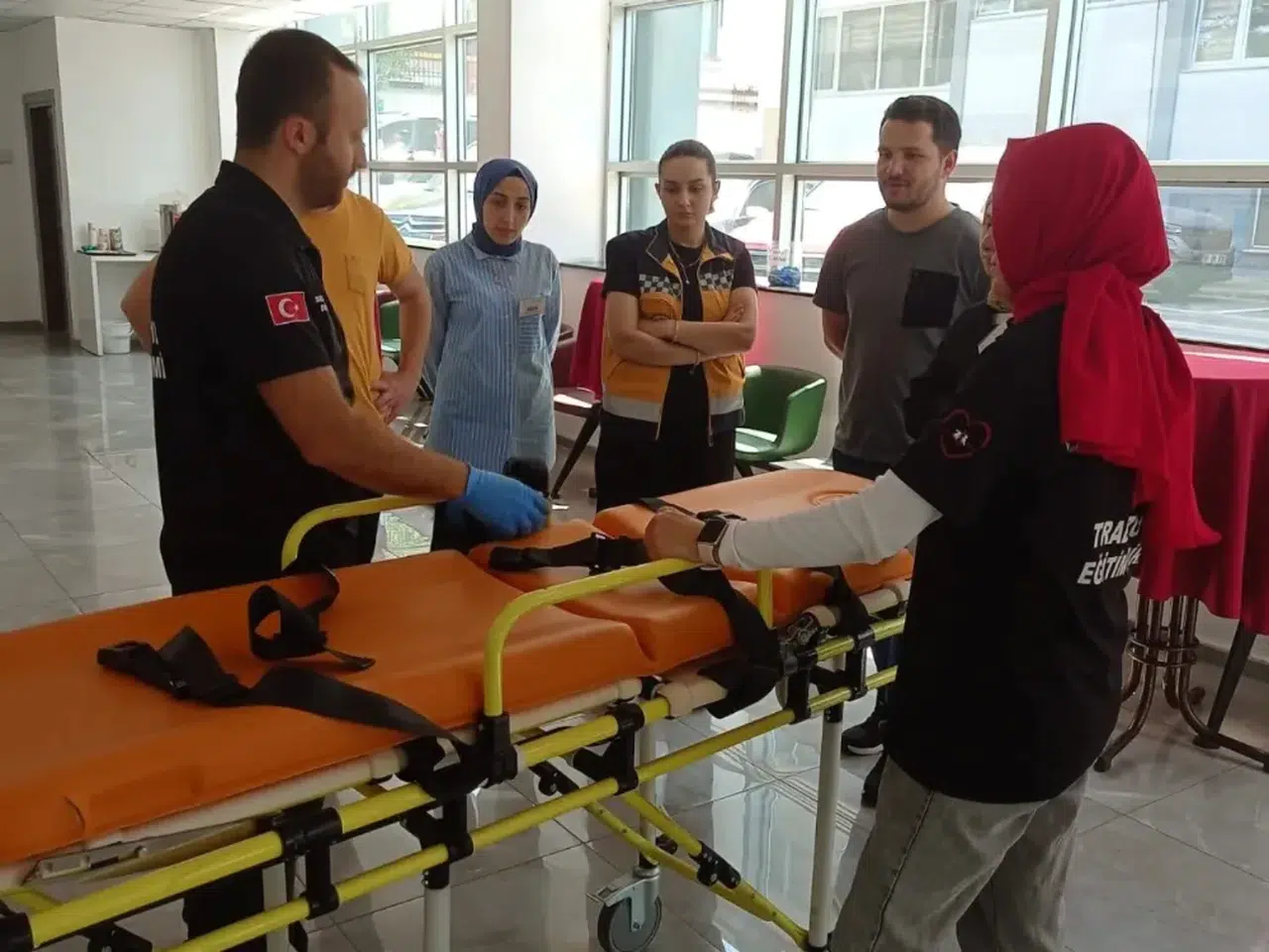 Acil Sağlık Hizmetlerinde Uzmanlaşma: Trabzon'da Temel Ambulans Eğitimi Tamamlandı