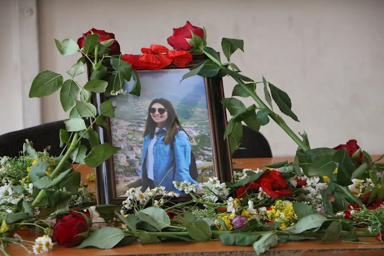 Zap Suyu'na uçan otomobilde ölen Ayşe öğretmenin okulunda yas