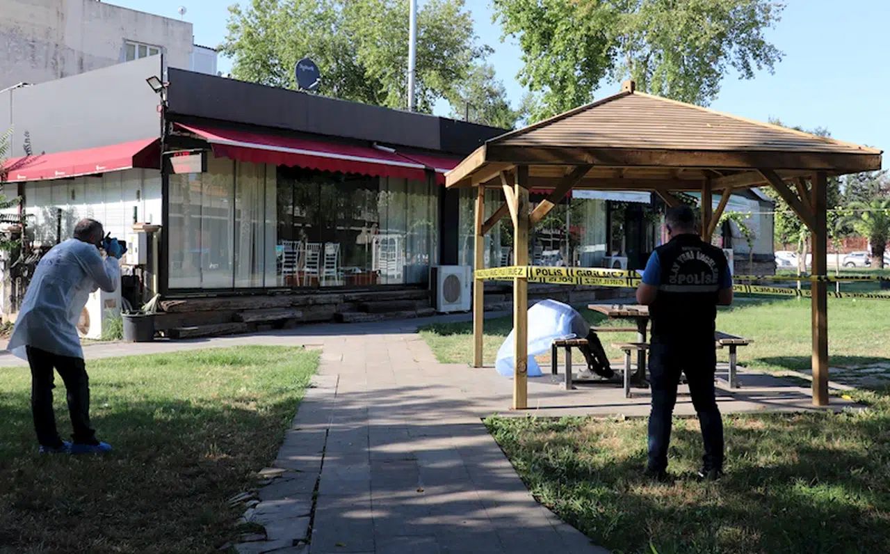 Parkta ölü bulundu