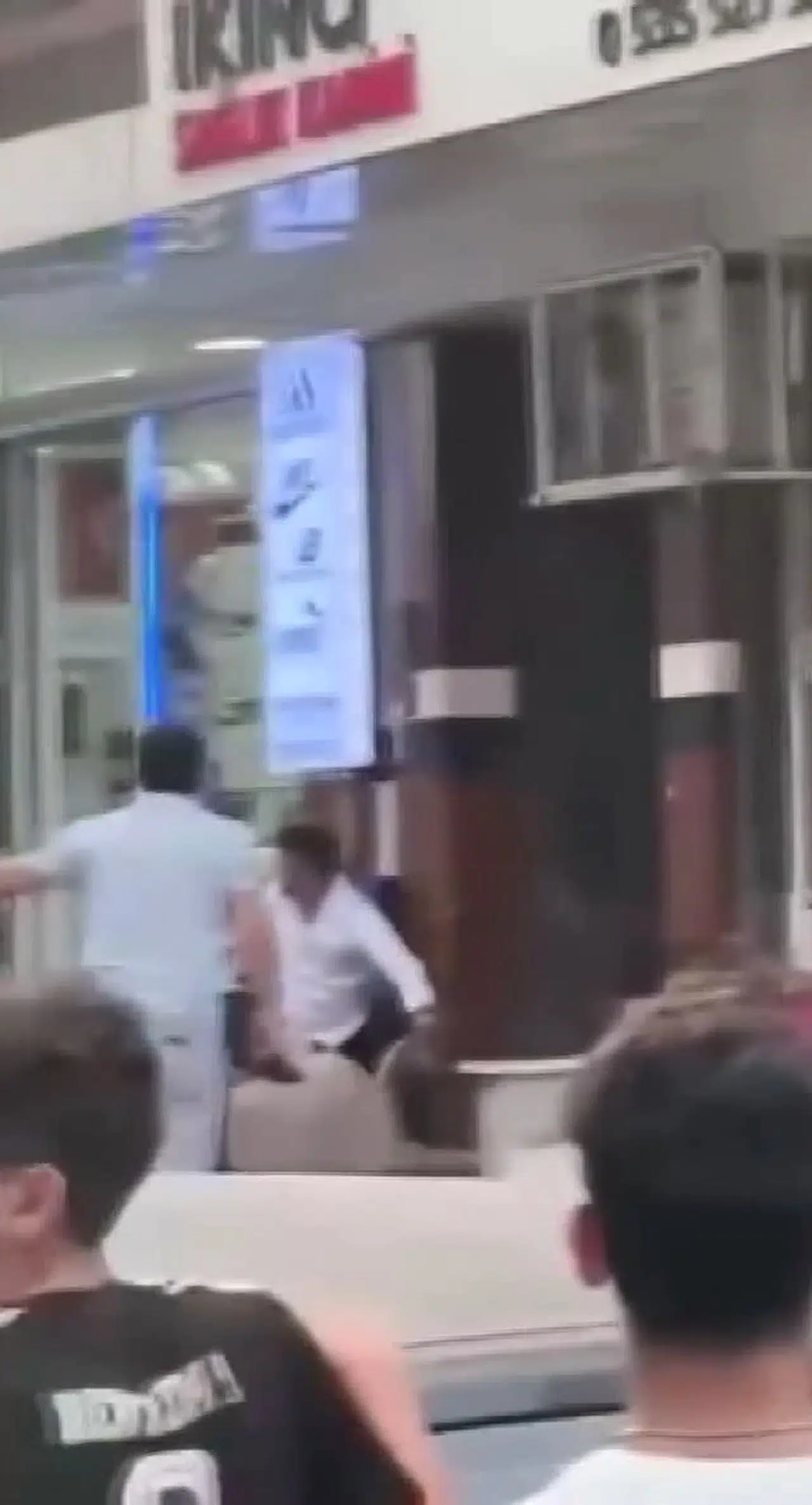 İstanbul - Küçükçekmece'de üzerine atladığı silahlı saldırganı etkisiz hale getirdi  