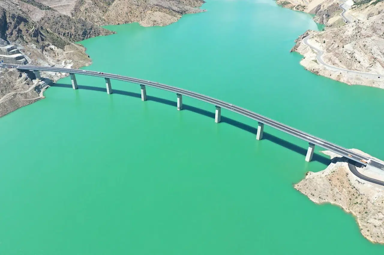 Yusufeli Merkez Viyadüğü trafiğe açıldı 