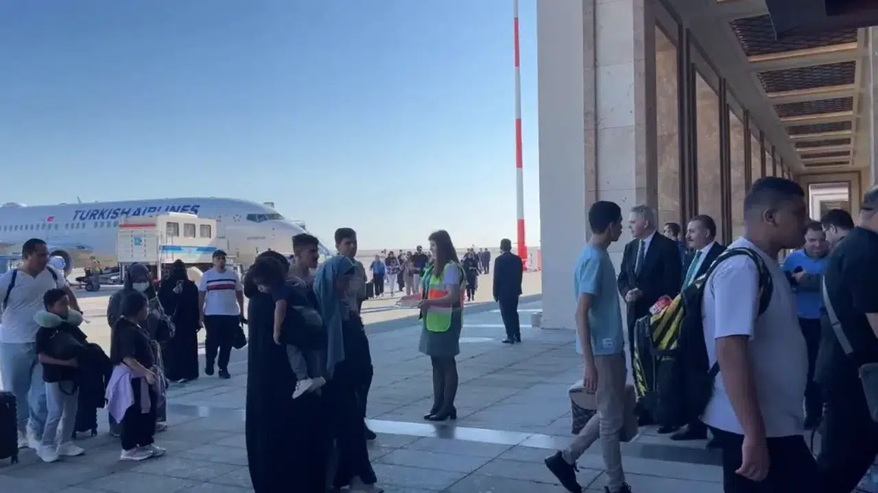 Bahreyn'den Rize'ye ilk charter seferiyle 155 yolcu geldi