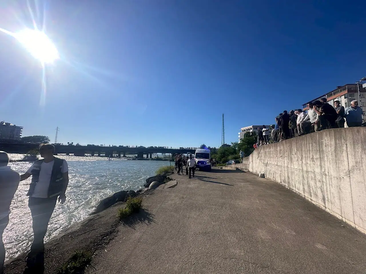 Fırtına Deresi'ne girip sürüklenen 4 kişiden 2'si kurtarıldı, 2'si aranıyor