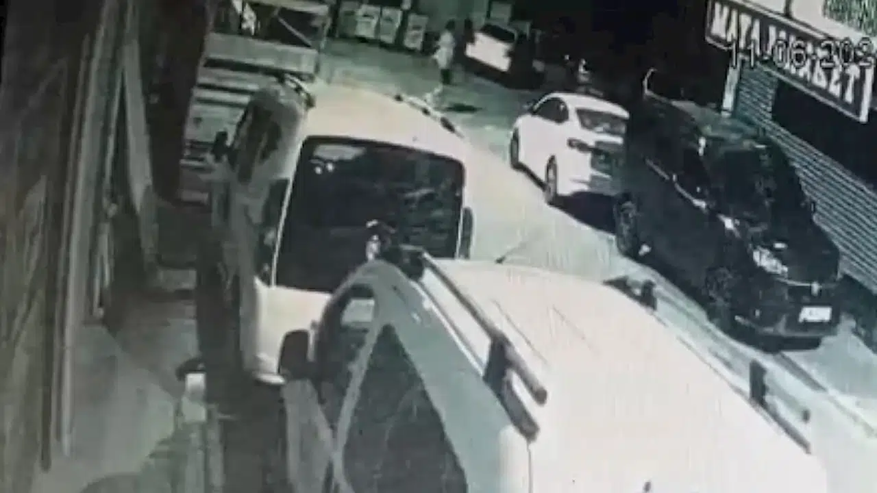 İstanbul - Esenyurt'ta tartıştığı akrabalarının iş yerini benzin döküp yaktı