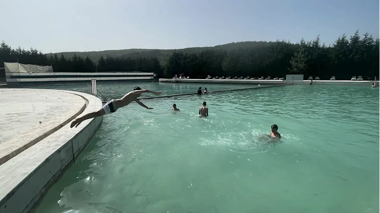 Bolu'da sıcaktan bunalanlar travertenlerdeki havuzlara girdi 
