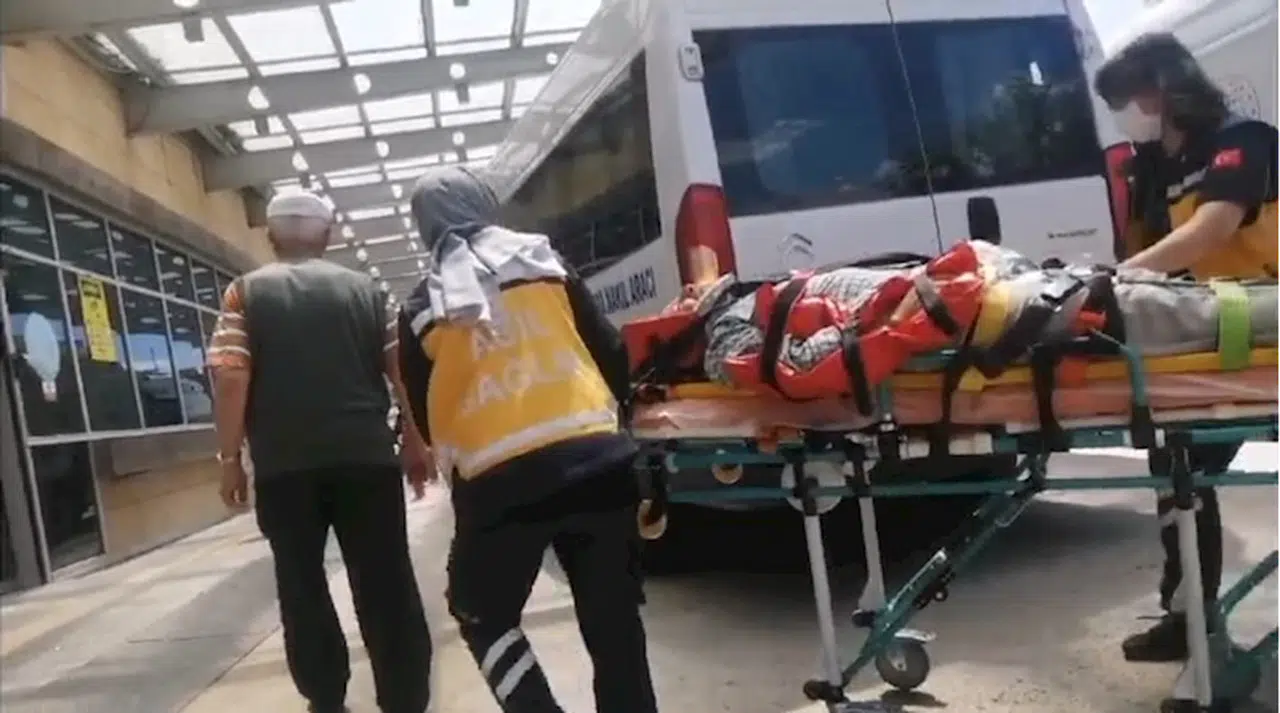 Çorum'da devrilen traktörün altında kalan kişi yaralandı