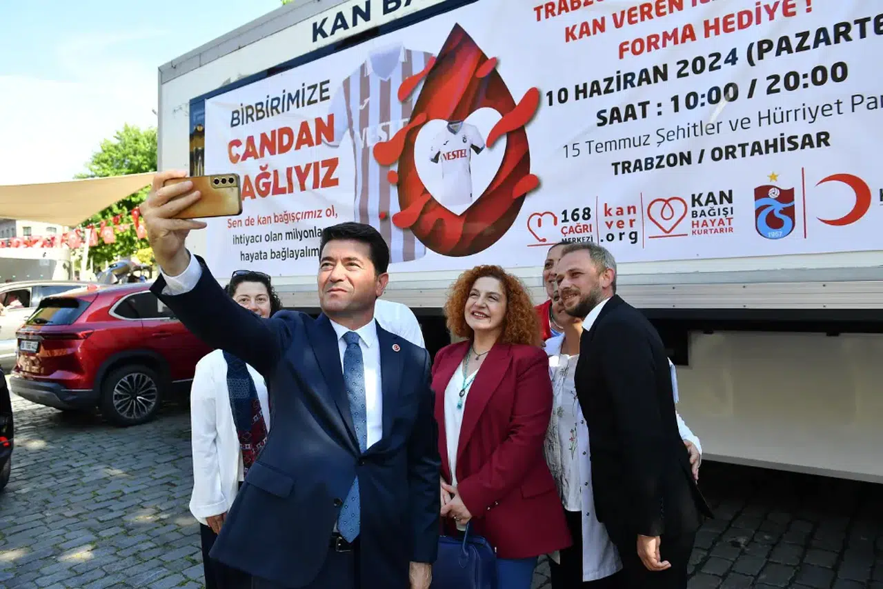 Trabzon Meydan Parkı'nda Kan Bağışı Kampanyası Başladı: Vatandaşlar Kan Vermeye Davet Ediliyor
