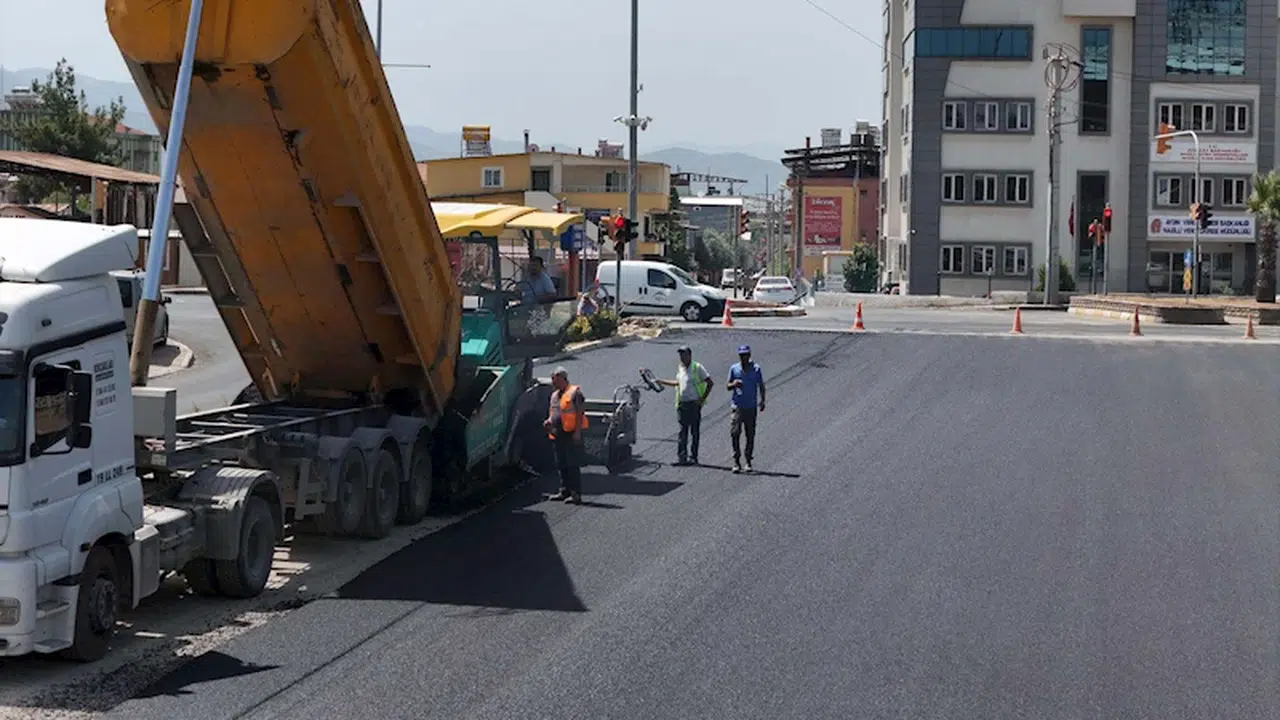 Büyükşehir'den Nazilli'de yol çalışması