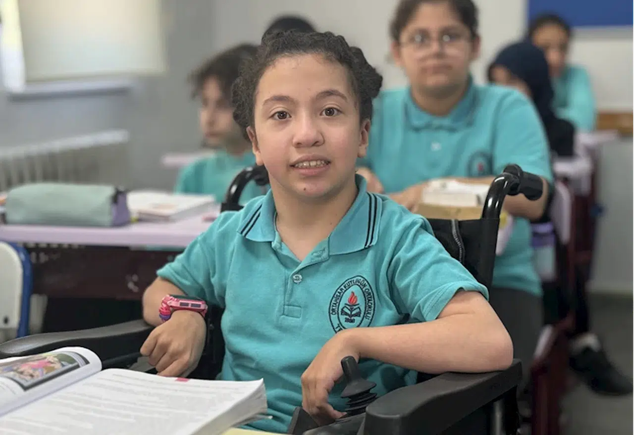 Serebral palsili Nazlı, doktor olma hayalinin peşinden gidiyor