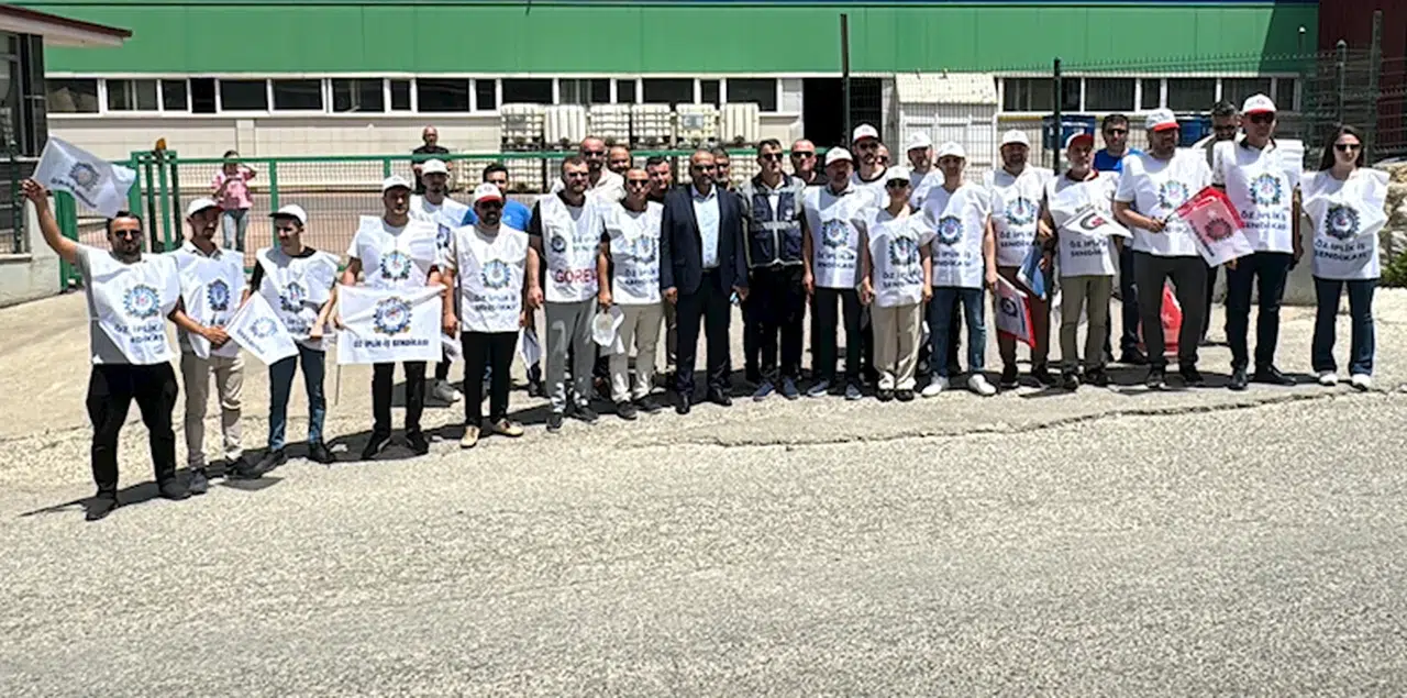 Öz İplik-İş Sendikası, Karabük'te 4 üyelerinin işten çıkarılmasını protesto etti