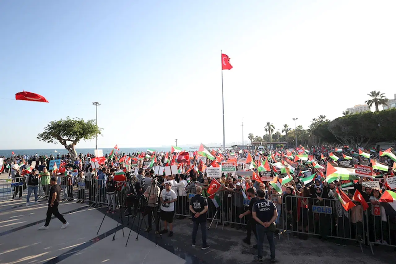 Mersin'de, İsrail'in Filistin'e yönelik saldırıları protesto edildi