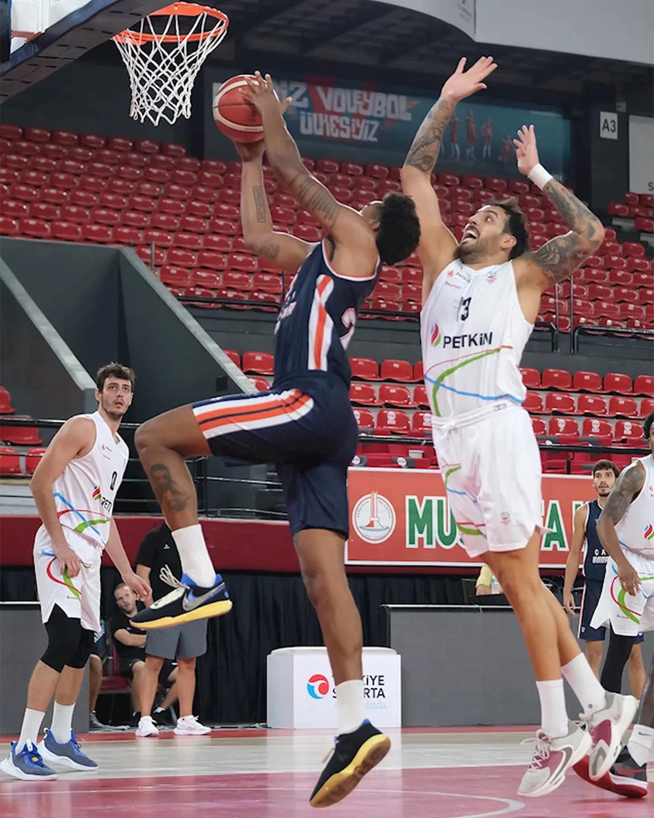 Petkimsporlu Mahir'i Türk Telekom kaptı