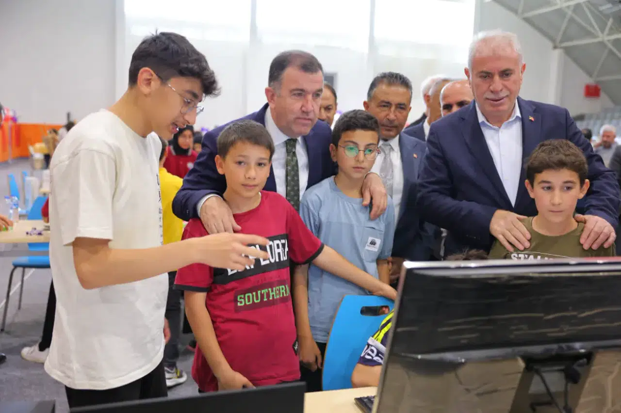 Bayburt'ta Genç Zekânın Şöleni: BAYFEST Bilim ve Teknoloji Festivali Başladı!