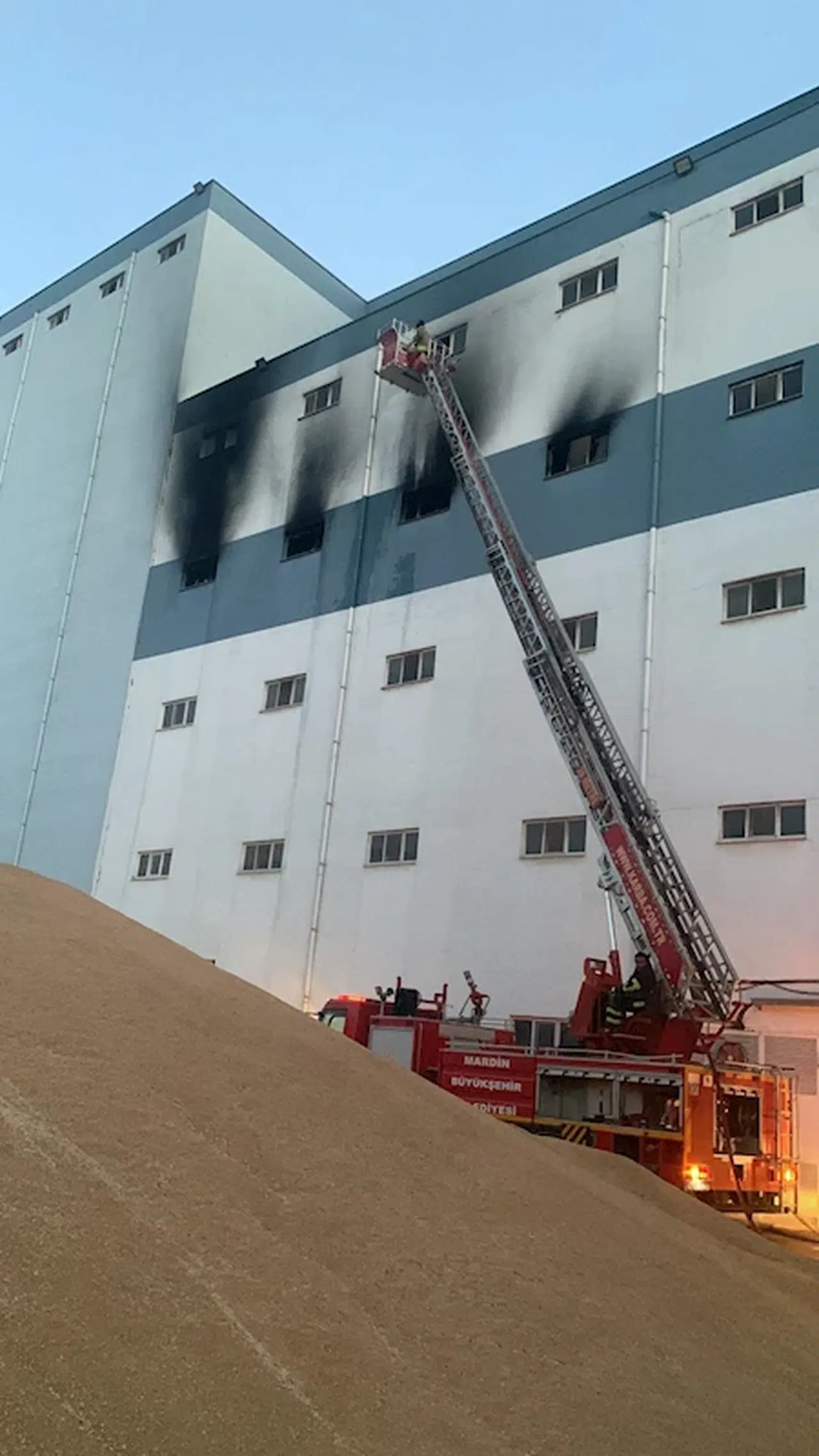 Mardin'de un fabrikasında yangın