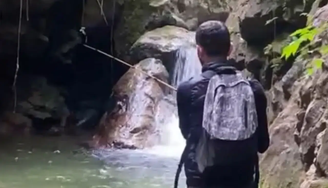 DERE KENARINDA BALIK TUTARKEN AYIYLA KARŞILAŞAN ARKADAŞLARIN PANİK ANLARI KAMERADA!