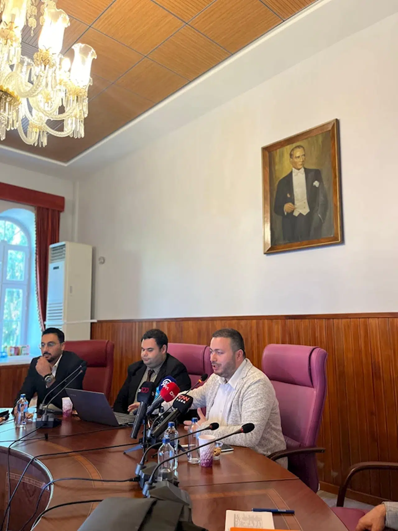 İstanbul - 10 üniversitenin akademisyenlerinden oluşan bilim kurulu deprem erken uyarı sistemi 'EDIS' için toplandı