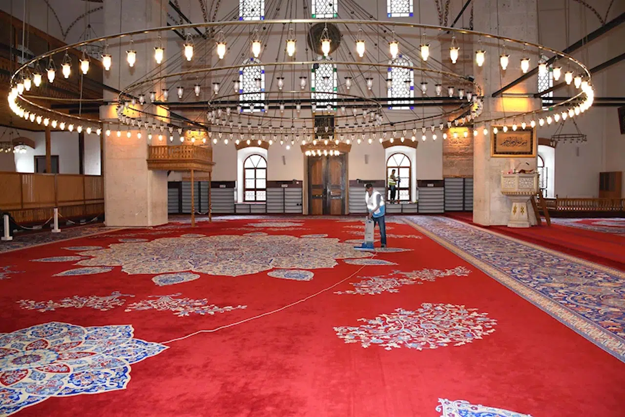 Balıkesir'de cami ve cem evlerinde bayram temizliği