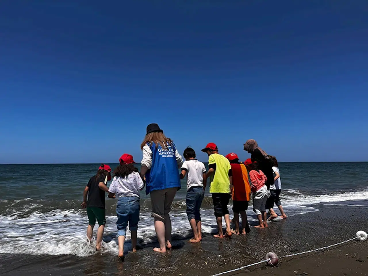Alaçam'da minik öğrencilerin deniz görme isteği yerine getirildi
