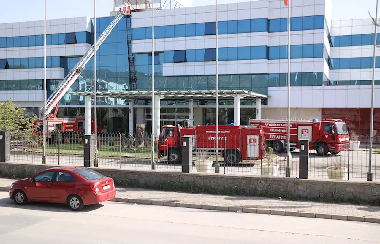 Afyonkarahisar'da 5 yıldızlı termal otelde yangın (2)