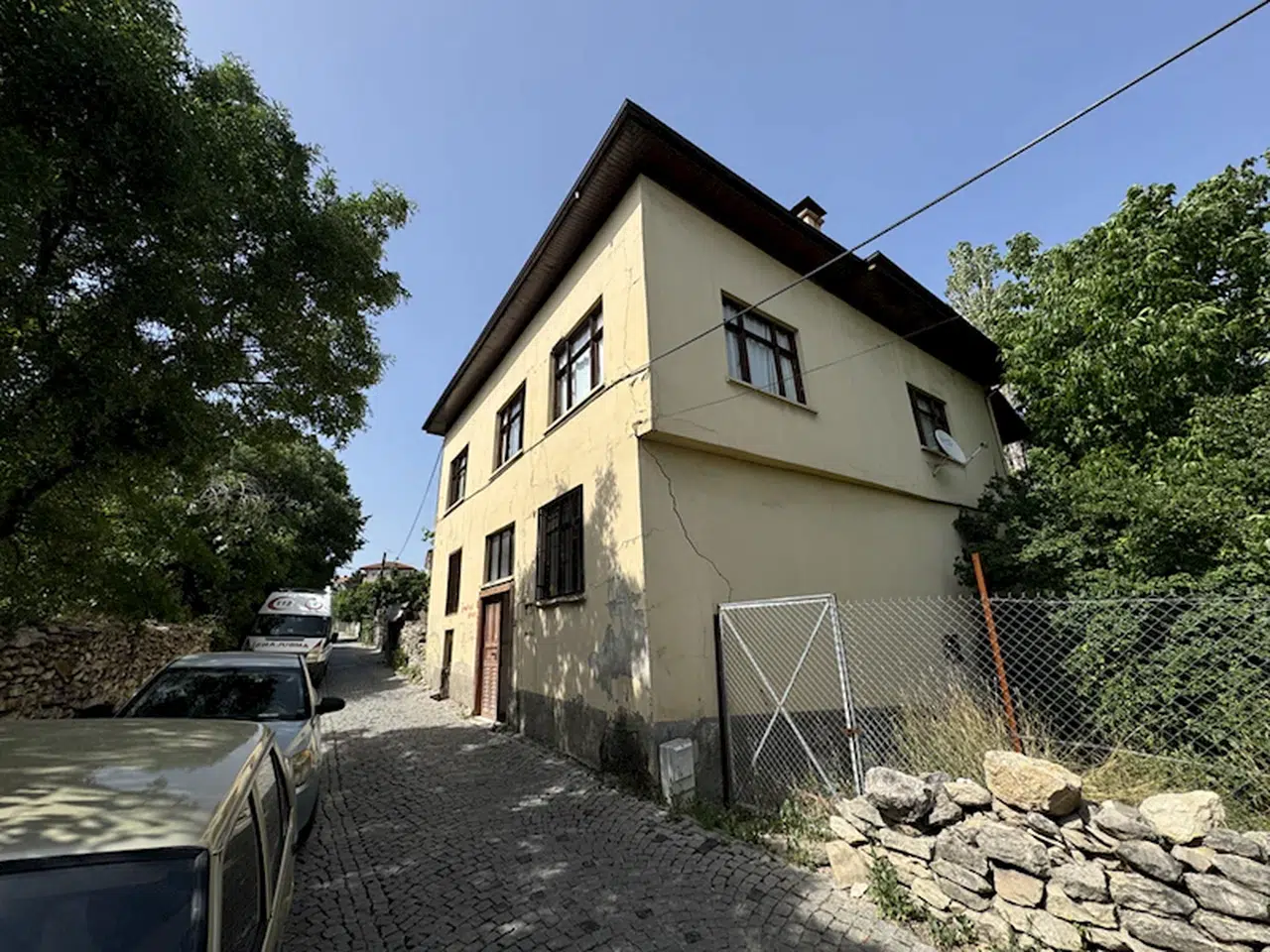 Karabük'te 106 yaşındaki kadın evinin bahçesinde ölü bulundu