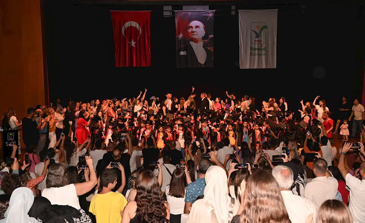Manavgat Belediyesi'nde minik öğrenciler mezun oldu