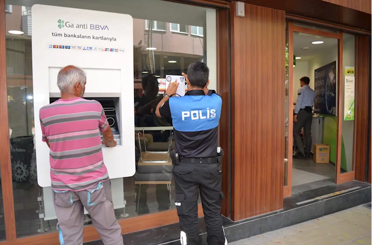 Merzifon'da polis, sahte para ve dolandırıcılığa karşı vatandaşları uyardı