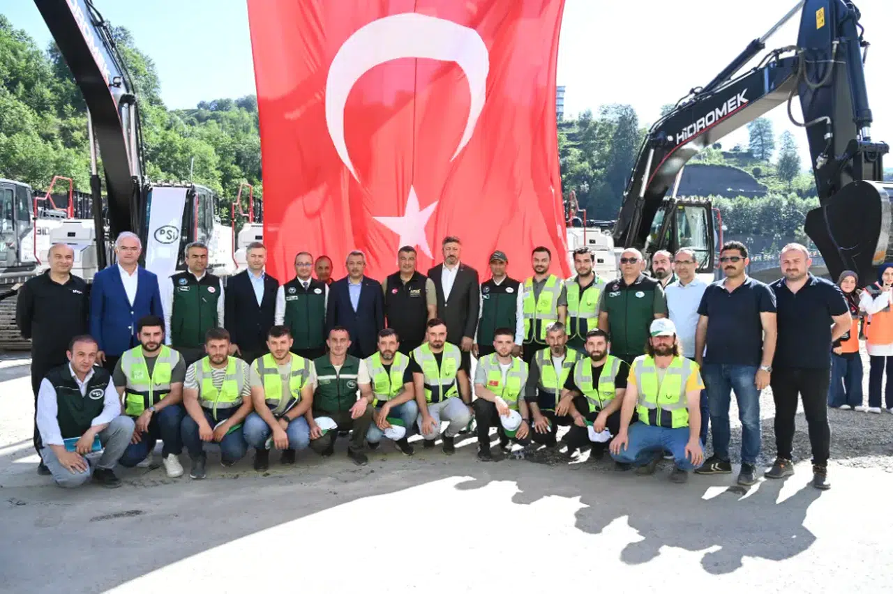 Rize'ye Yeni İş Makineleri Gönderildi: Yeşil Karıncaların Gücüne Güç Katıldı