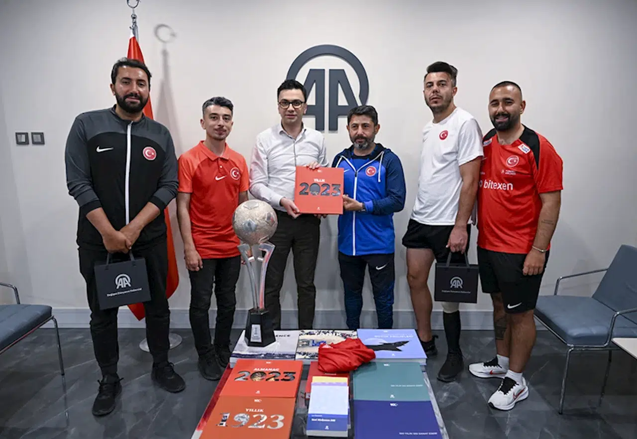 Ampute Futbol Milli Takımı, şampiyonluk kupasıyla AA'yı ziyaret etti