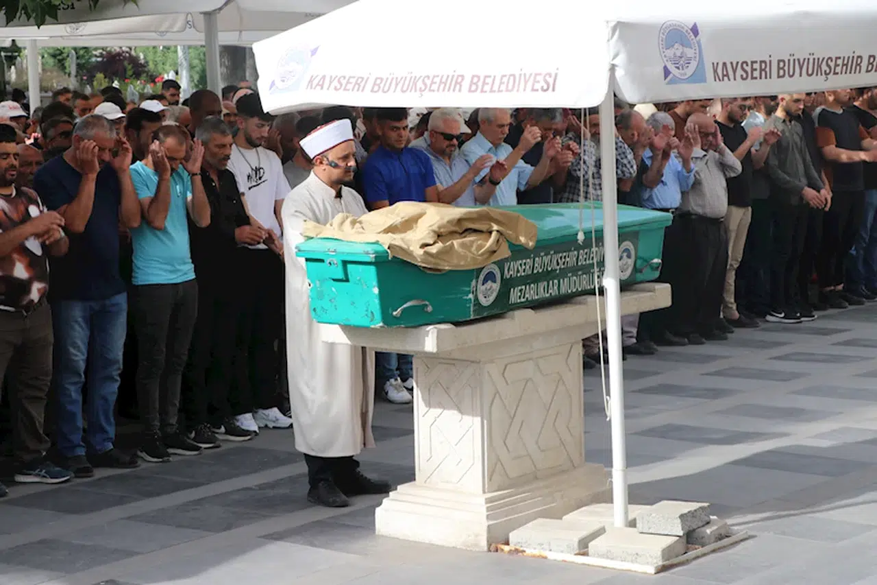 Husumet cinayeti şüphelisi yakalandı, cenaze toprağa verildi