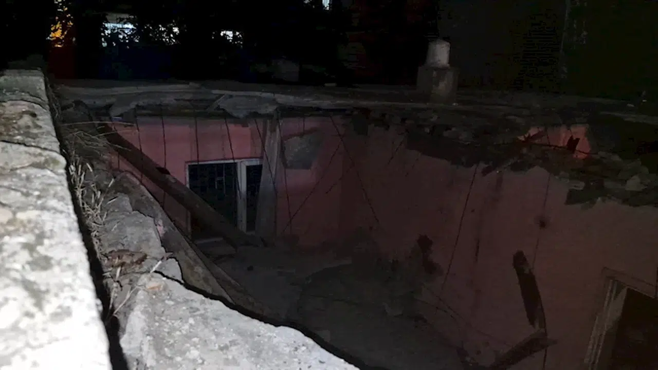 Diyarbakır'da metruk evin tavanı çöktü