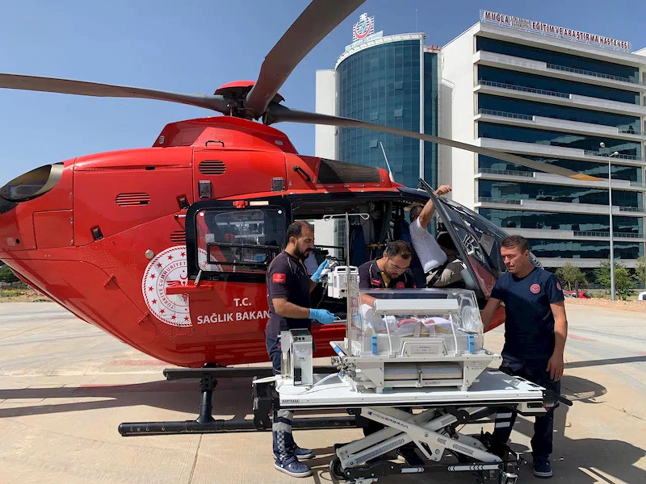 Ambulans helikopter, 1 günlük Simge bebek için havalandı